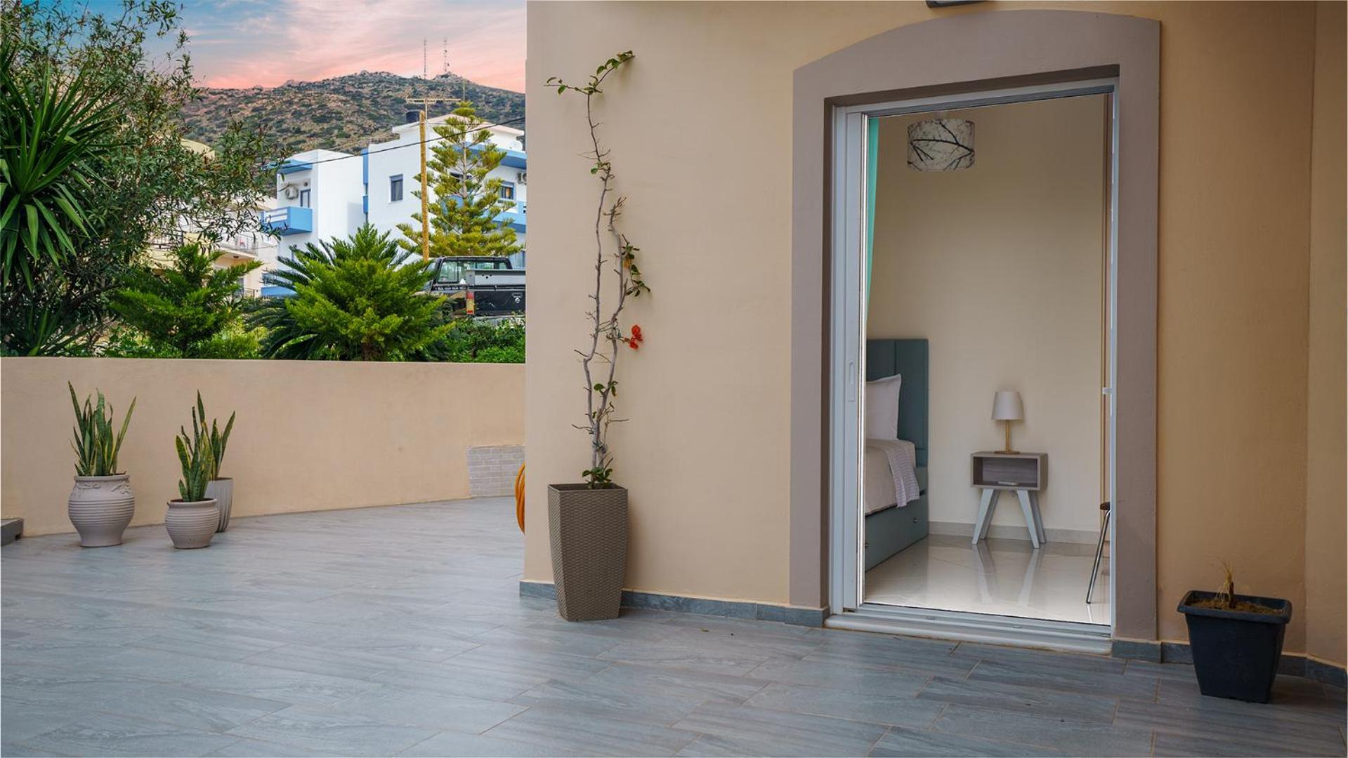 Aristea Apartments Palaiochora Bagian luar foto