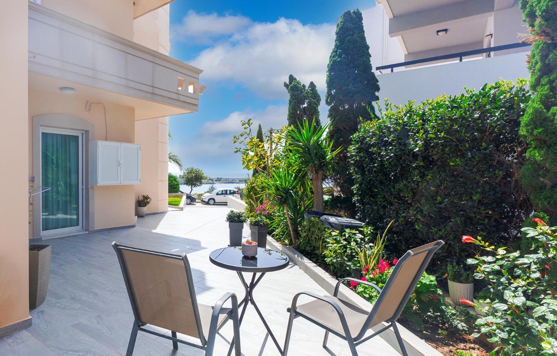 Aristea Apartments Palaiochora Bagian luar foto