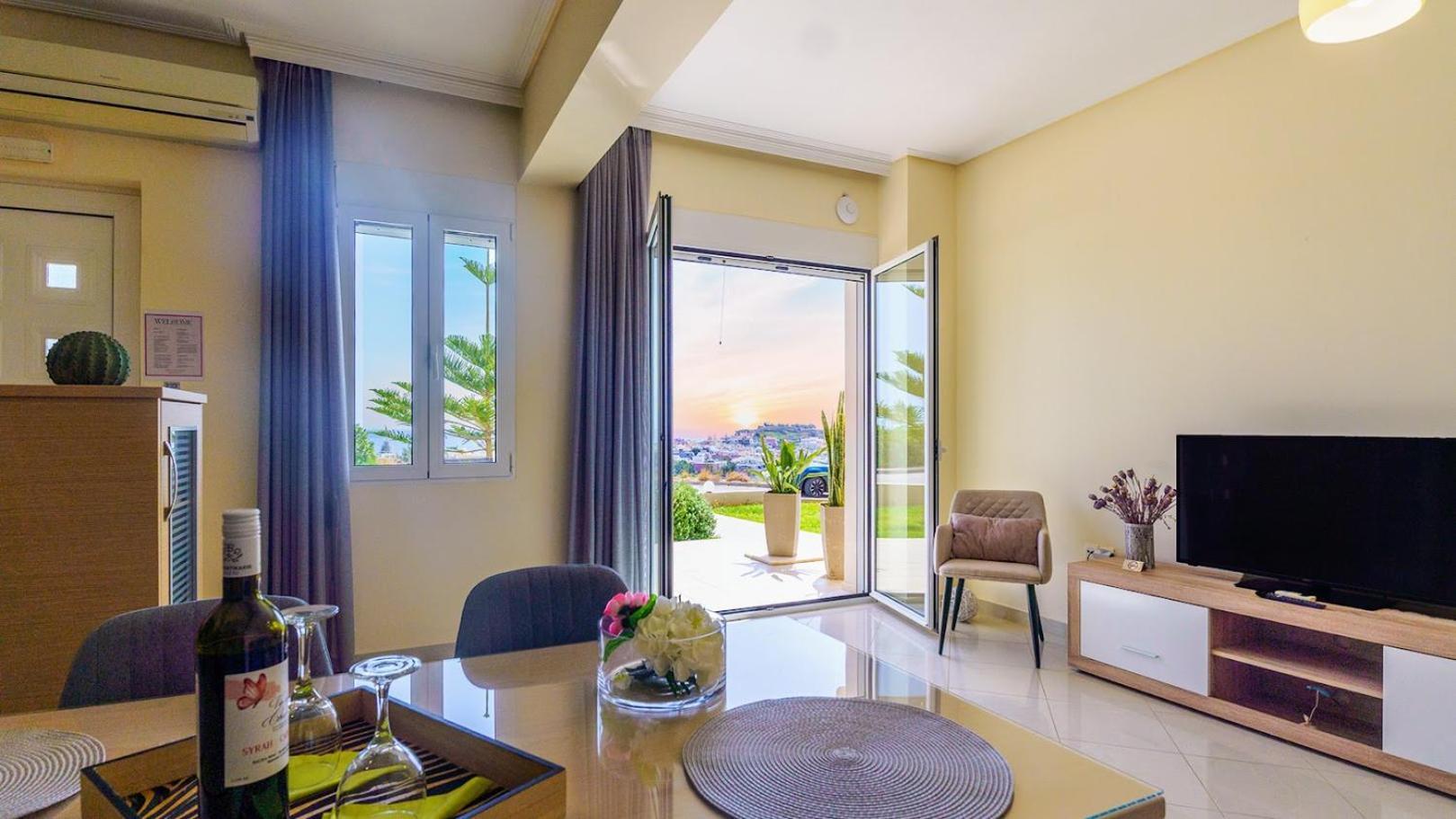 Aristea Apartments Palaiochora Bagian luar foto